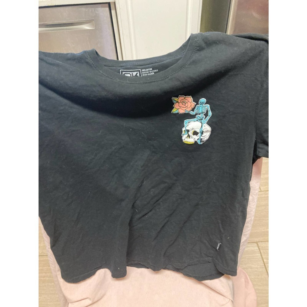 DK Skeleton sitting on a skull T-Shirt Size L